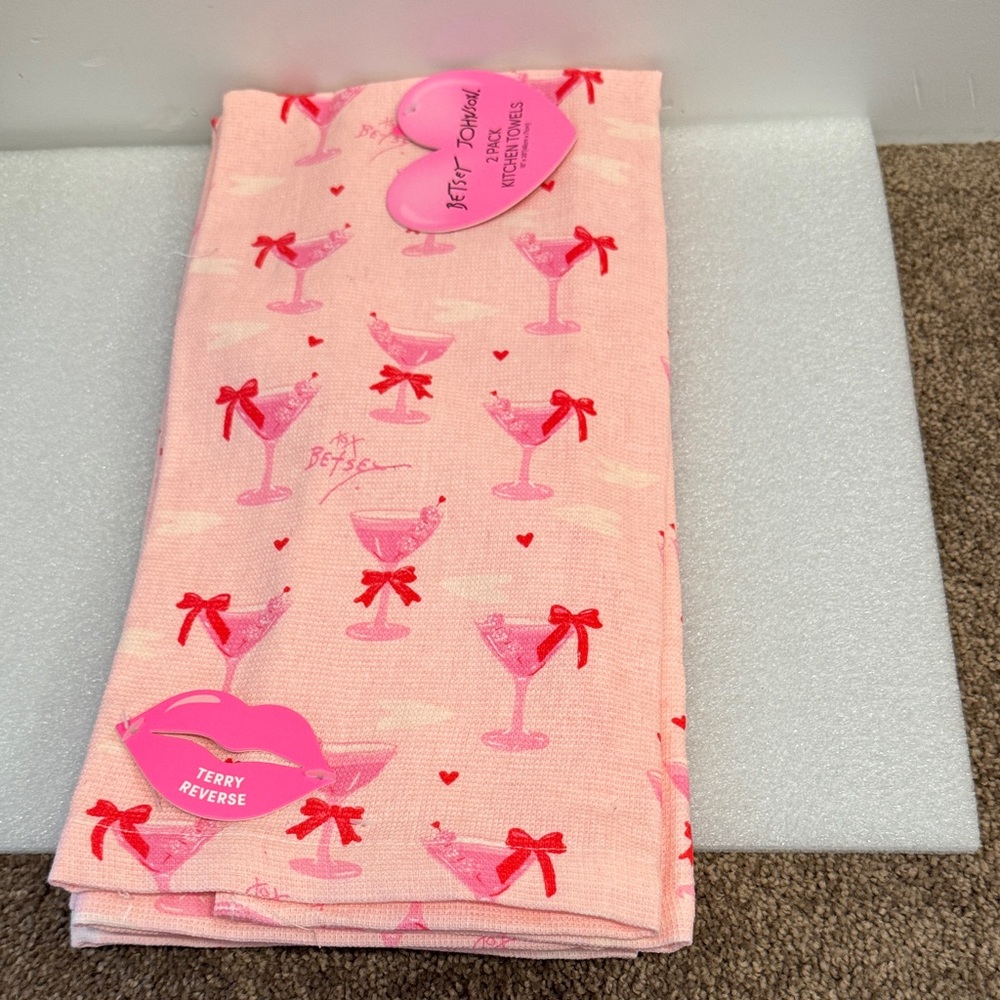 Betsey Johnson Pink Cocktail Print Kitchen Towels set of 2 NWT